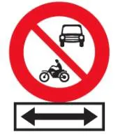 Câu 344: Khi gặp biển này, xe mô tô ba bánh chở hàng có được phép rẽ trái hoặc rẽ phải hay không?