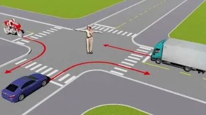 Câu 529: Theo hướng mũi tên, xe nào được phép đi?